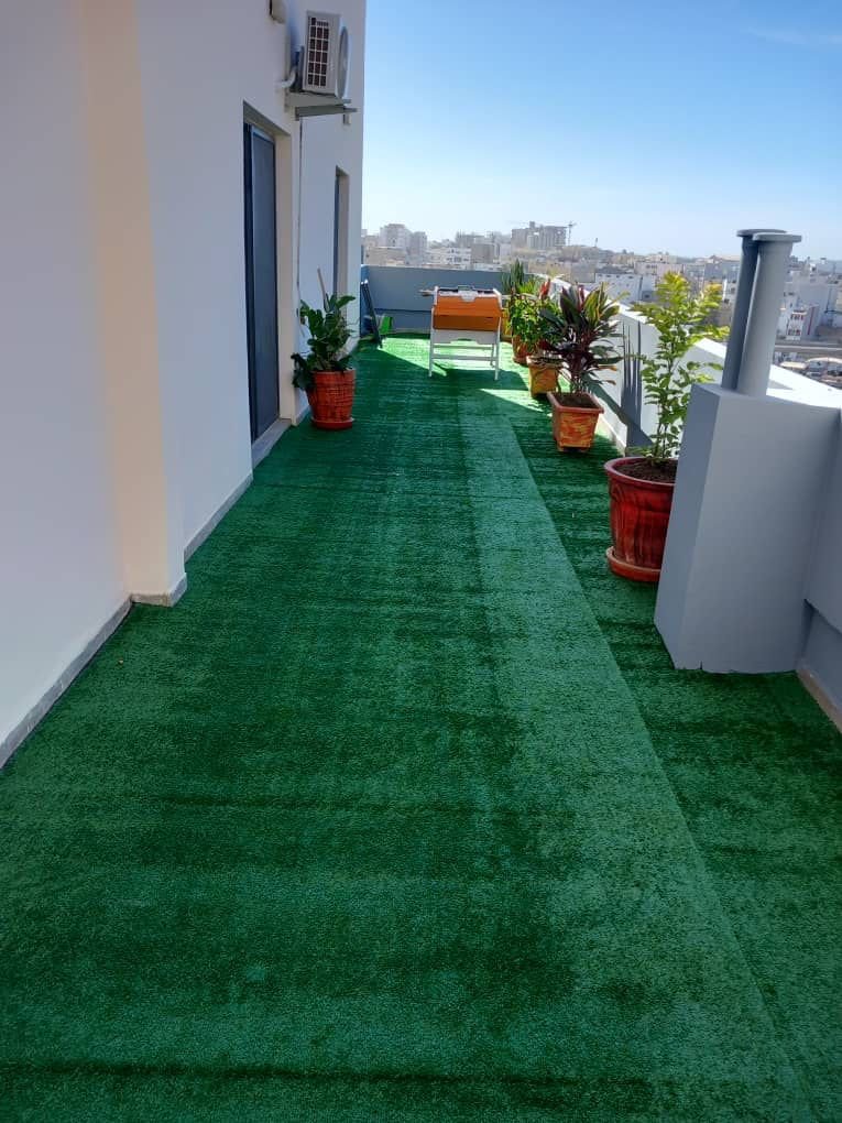 tapis gazon vert sombre à dakar